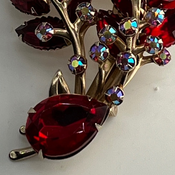 Vintage Red, and A.B. Gold Tone, Large Floral/Leaf Spray Brooch. - Picture 8 of 10
